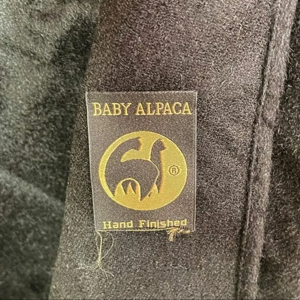 Tom Gutie Baby Alpaca Round Edge Cape Black
